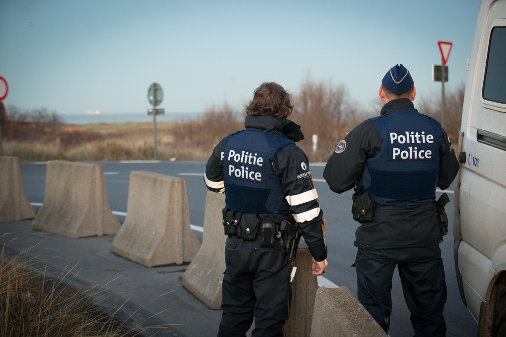 Polizeiaktion in Zeebruge (Bild: Kurt Desplenter/BELGA)