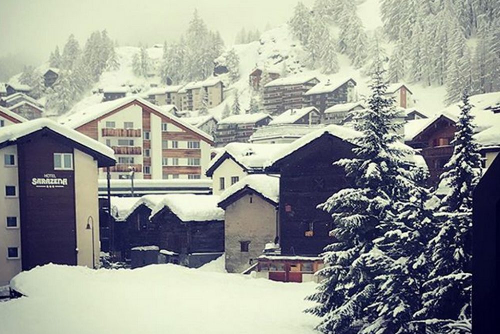 Zermatt versinkt im Schnee (Bild: Julia Slot/BRF)