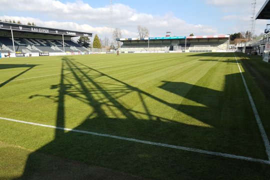 Neuer Rasen im Kehrweg-Stadion