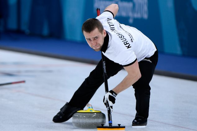 Der russische Curler Alexander Kruschelnizki am 8.2.2018 bei den Olympischen Winterspielen in Pyeongchang