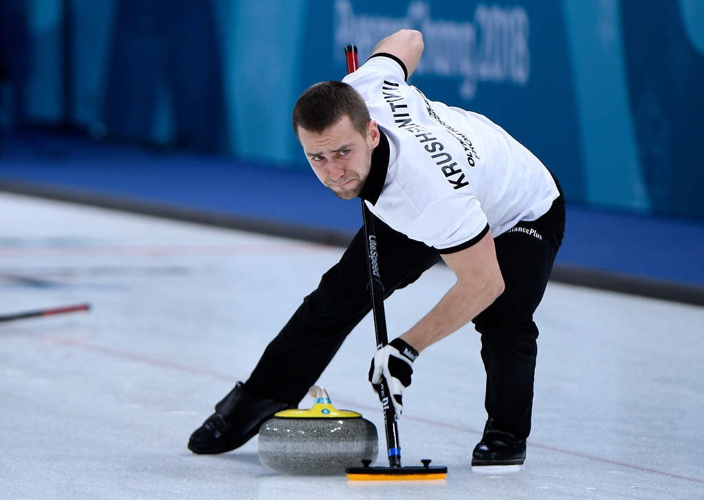 Der russische Curler Alexander Kruschelnizki am 8.2.2018 bei den Olympischen Winterspielen in Pyeongchang