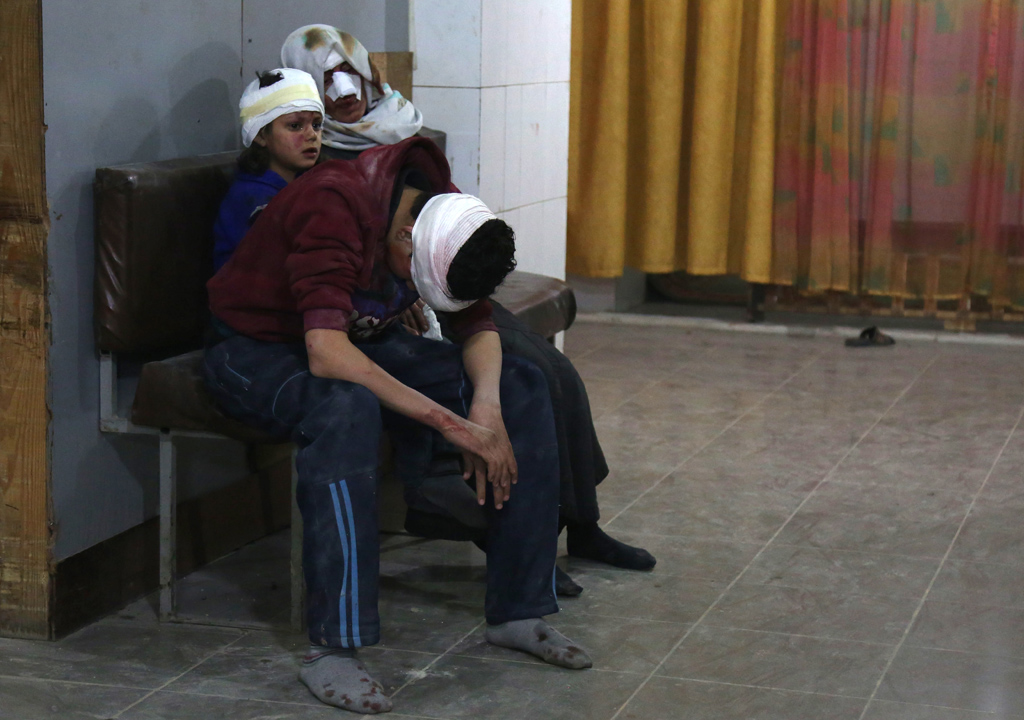 Verletzte Syrer nach Angriffen auf Ost-Ghuta