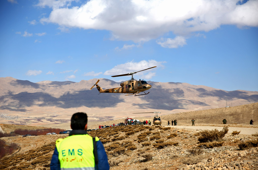 Bergungsaktion nach Flugzeugabsturz im Iran (Bild: Xinhua Arya/Jafari/Belga)