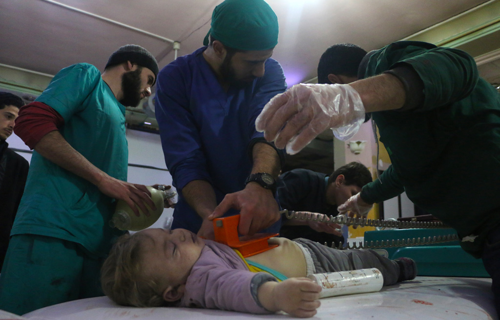 Provisorisches Krankenhaus in Douma/Ost-Ghuta (Bild: Hamza Al-Ajweh/AFP, 22.3.)