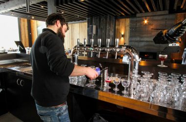 "Peak Beer" heißt das Bier der neuen Brauerei am Fuße des Hohen Venns (Bild: Julien Claessen/BRF)