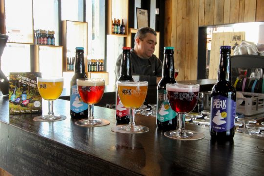 "Peak Beer" heißt das Bier der neuen Brauerei am Fuße des Hohen Venns(Bild: Julien Claessen/BRF)