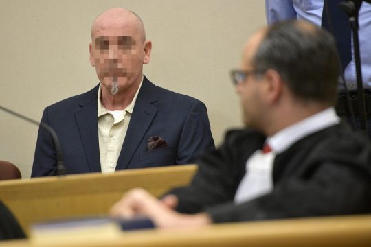 Renaud Hardy auf der Anklagebank in Tongeren (Bild: Yorick Jansens/Belga)