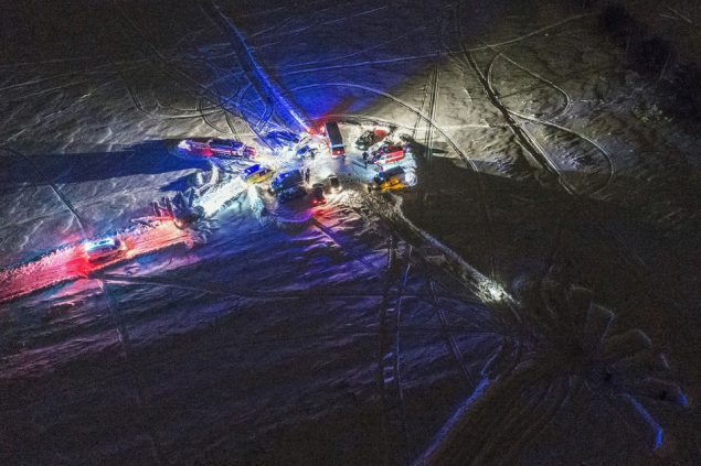 Russisches Passagierflugzeug mit 71 Menschen abgestürzt - Rettungskräfte in der Nähe der Unglücksstelle