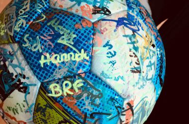 "One Ball - One World": Ball durchquert 15 Länder in drei Monaten (Hannah Veithen/BRF)