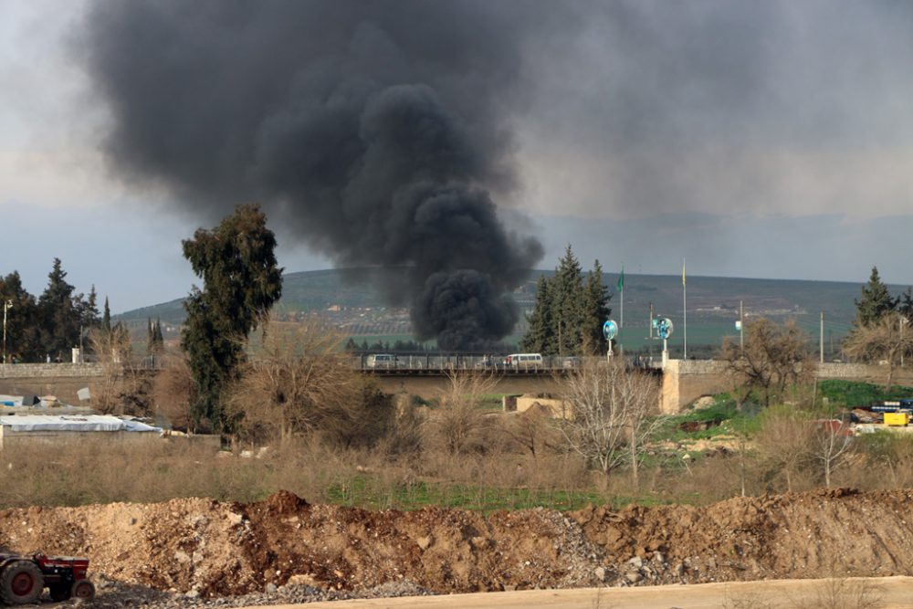 Schwarzer Rauch über Afrin (Bild: Ahmad Shafie Bilal/AFP)