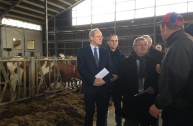 Treffen in Andler: Bauern empfangen Minister Collin (Bild: Michaela Brück/BRF)