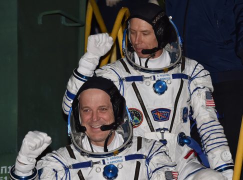 Die ISS-Astronauten Andrew Feustel (oben) und Richard Arnold