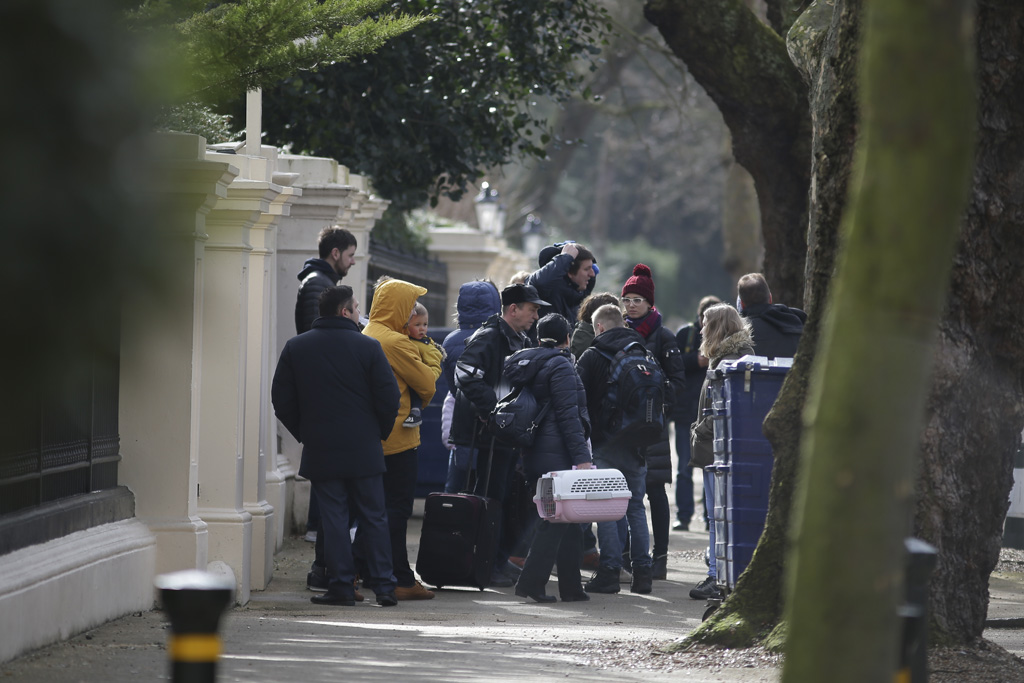 Russische Diplomaten verlassen London