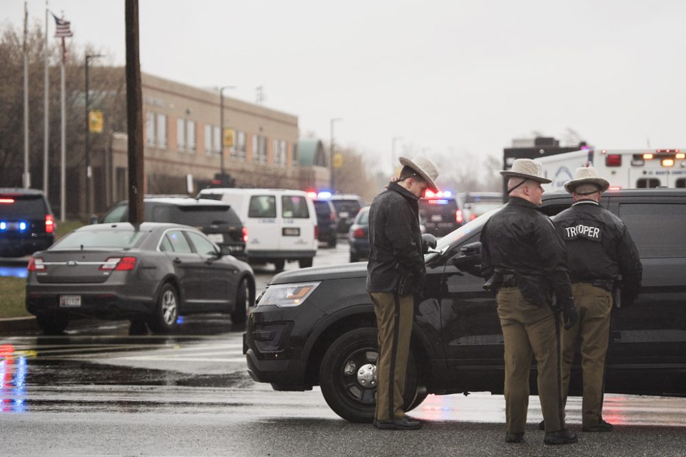 Angreifer stirbt bei Schusswechsel an High School in den USA