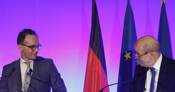 Der neue deutsche Außenminister Heiko Maas und sein französischer Amtskollege Jean-Yves Le Drian (R)