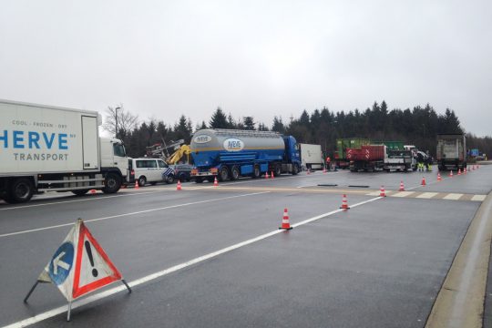 LKW-Kontrolle auf Baraque Michel (Bild: Michaela Brück/BRF)