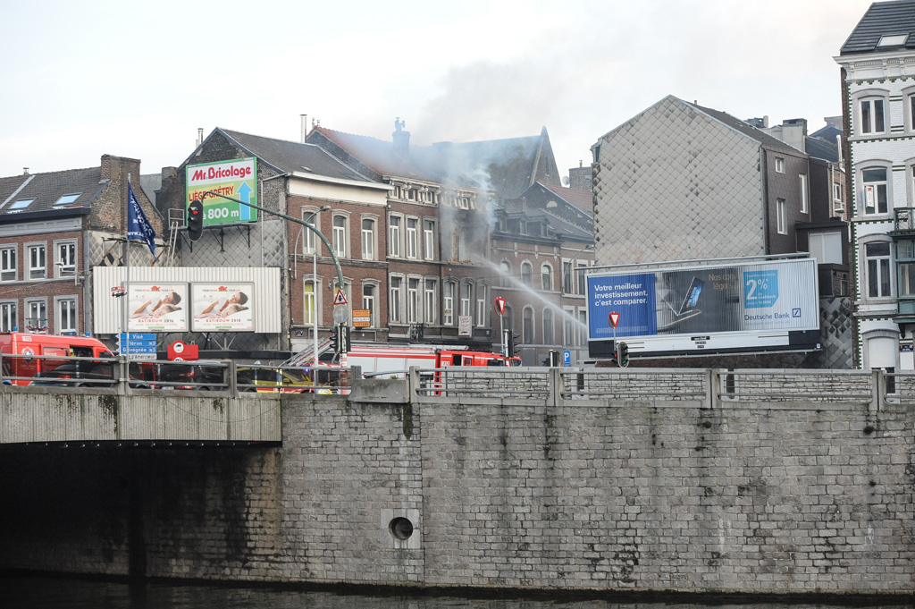 Feuerwehr löscht Brand nach Gasexplosion in Lüttich