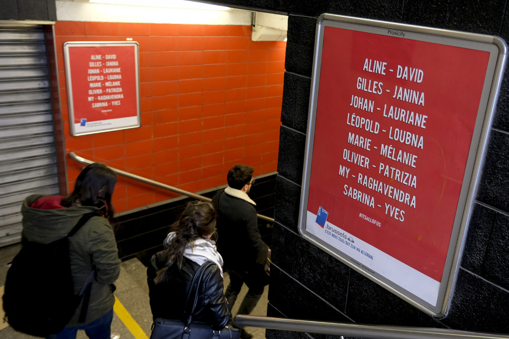 Metrostation Maelbeek: Tafeln erinnern an Opfer der Anschläge