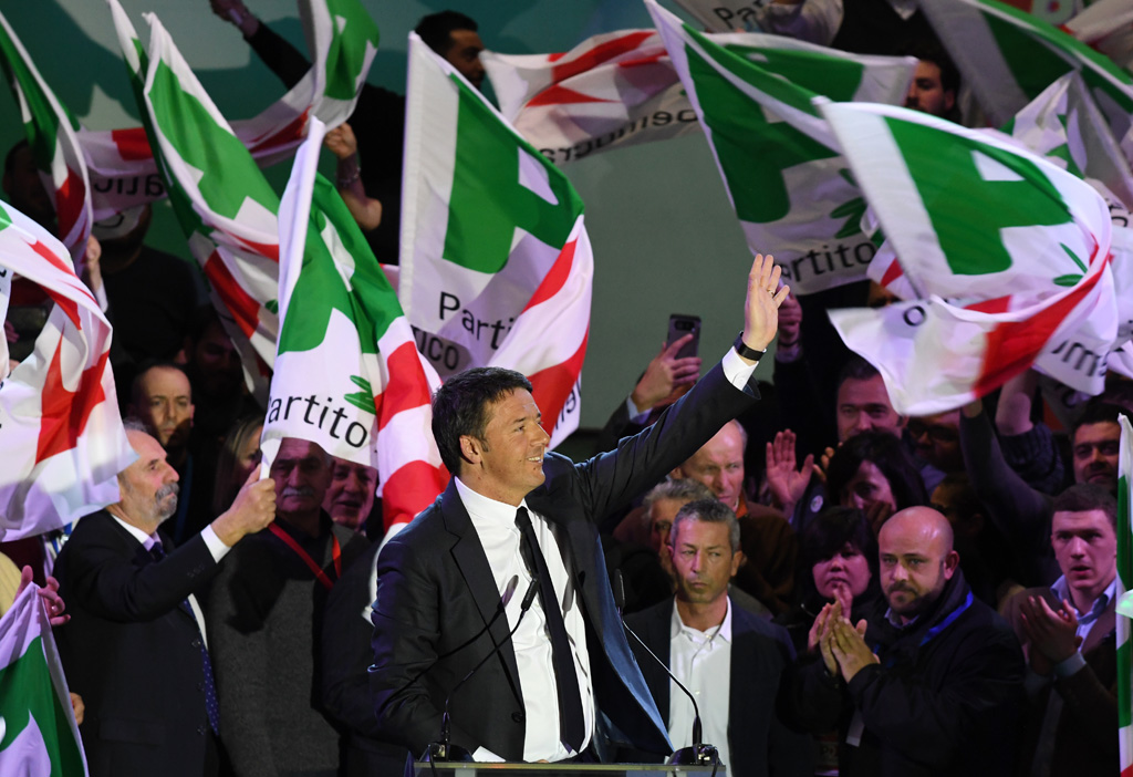Matteo Renzi bei der letzten Wahlkampfveranstaltung am Freitagabend