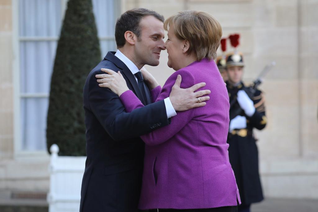 Macron und Merkel beim Treffen im Elysée-Palast in Paris (Bild: Ludovic Marin/AFP)