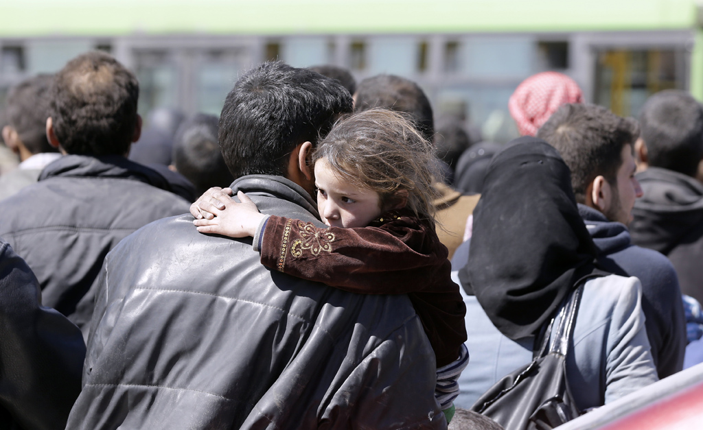 Syrische Zivilisten verlassen Ost-Ghuta (Bild: Louai Beshara/AFP)