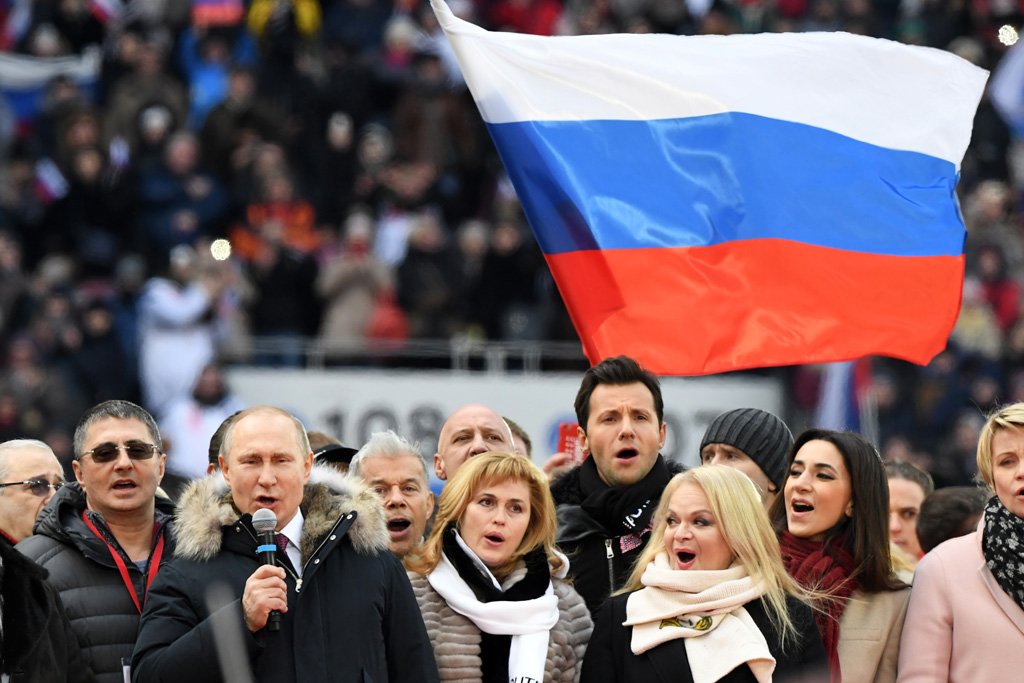 Putin singt mit Zehntausenden Anhängern russische Nationalhymne