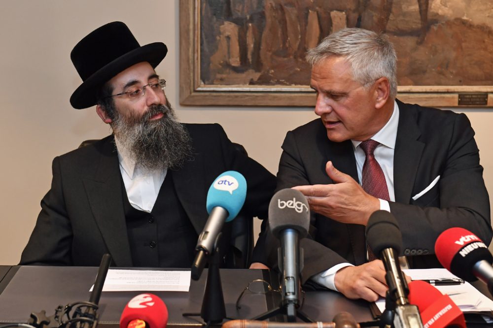 Pressekonferenz mit Aron Berger und Kris Peeters in Antwerpen (Bild: Dirk Waem/Belga)