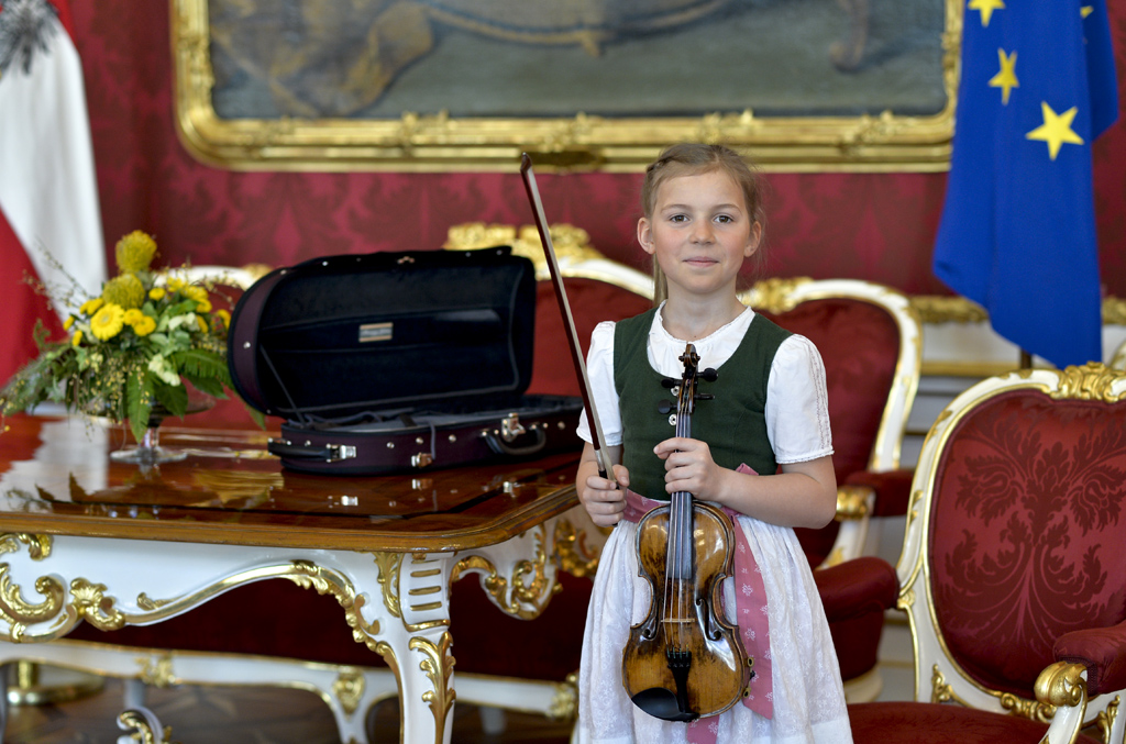 Siebenjährige spielt für Xi auf Mozarts Kindergeige