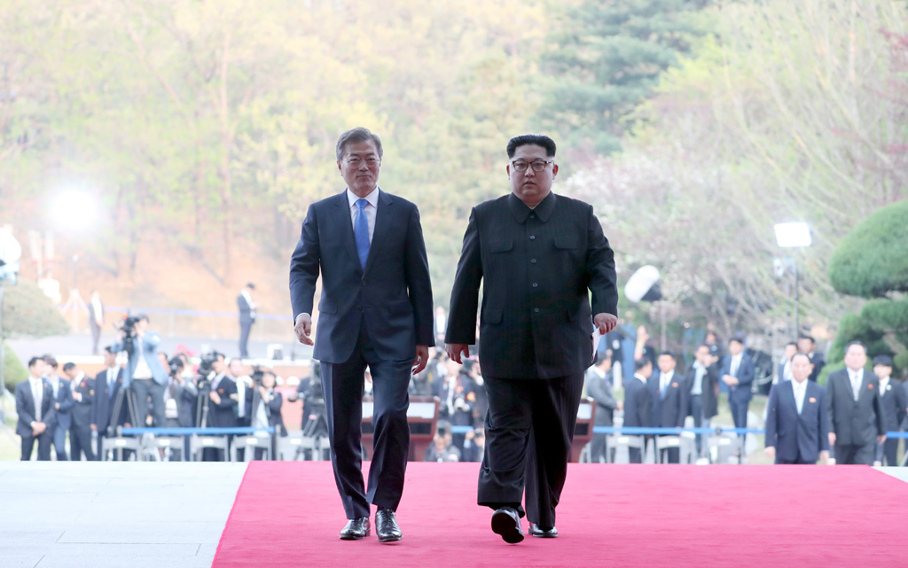 Südkoreas Präsident Moon Jae In und Nordkoreas Machthaber Kim Jong Un (Bild: Korea Summit Press Pool/AFP)