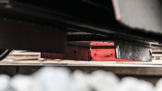 Infrabel hat einen Zug vorgestellt, der mit neuer Technologie Weichen kontrolliert