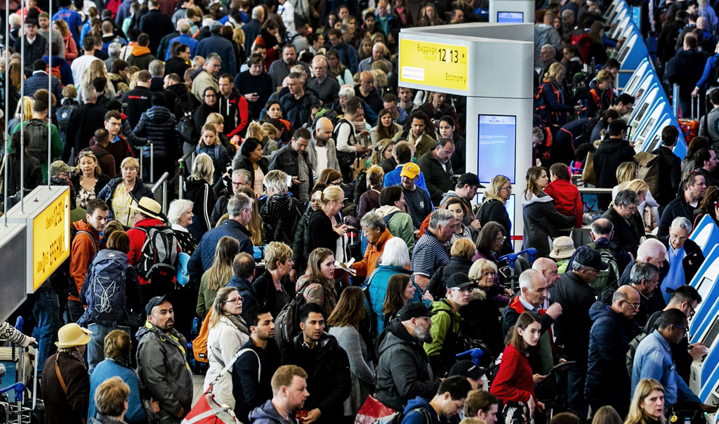 Chaos am Flughafen Schiphol in Amsterdam (Bild: Remko de Waal/ANP/AFP)