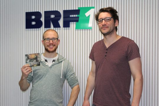 Markus Giesler und Daniel Hermes von Schlagsaite zu Besuch im BRF-Studio (Bild: Melanie Ganser/BRF)