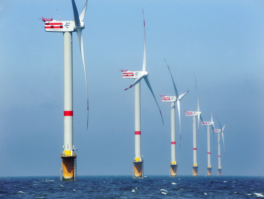 Windräder vor der belgischen Küste