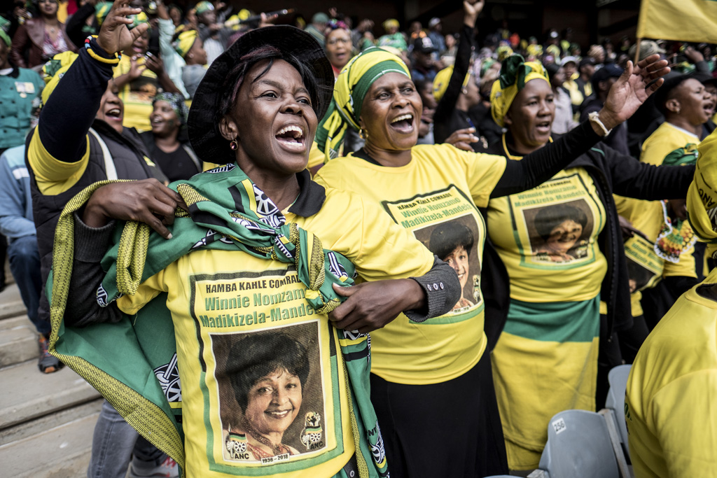 Südafrika: Tausende nahmen Abschied von Winnie Mandela