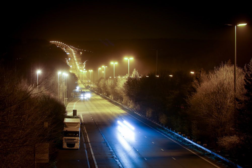 Autobahnleuchten auf der E411