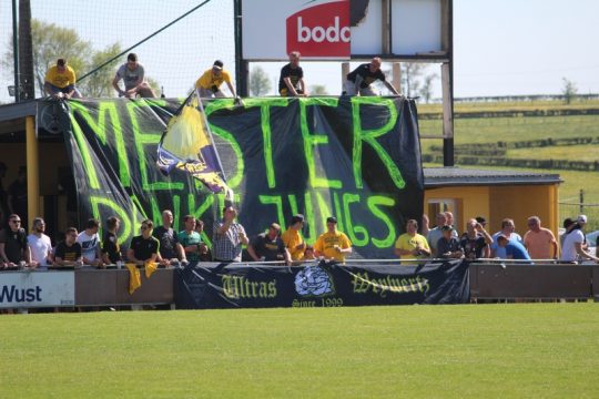 KFC Weywertz steigt auf (Bild: Marvin Schmitz/BRF)