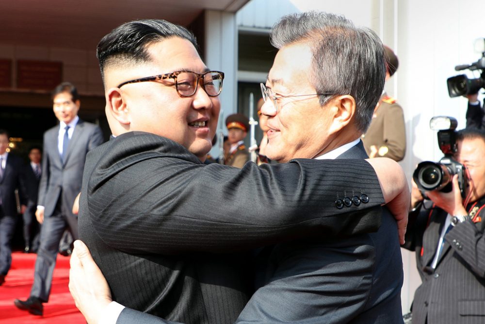 Kim Jong Un und Moon Jae-in (Bild: Dong-A Ilbo/AFP)