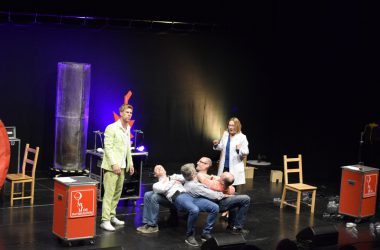 -Das Showduo "die Physikanten" sorgte bei der Preisverleihung für Unterhaltung (Bild: Raffaela Schaus/BRF)