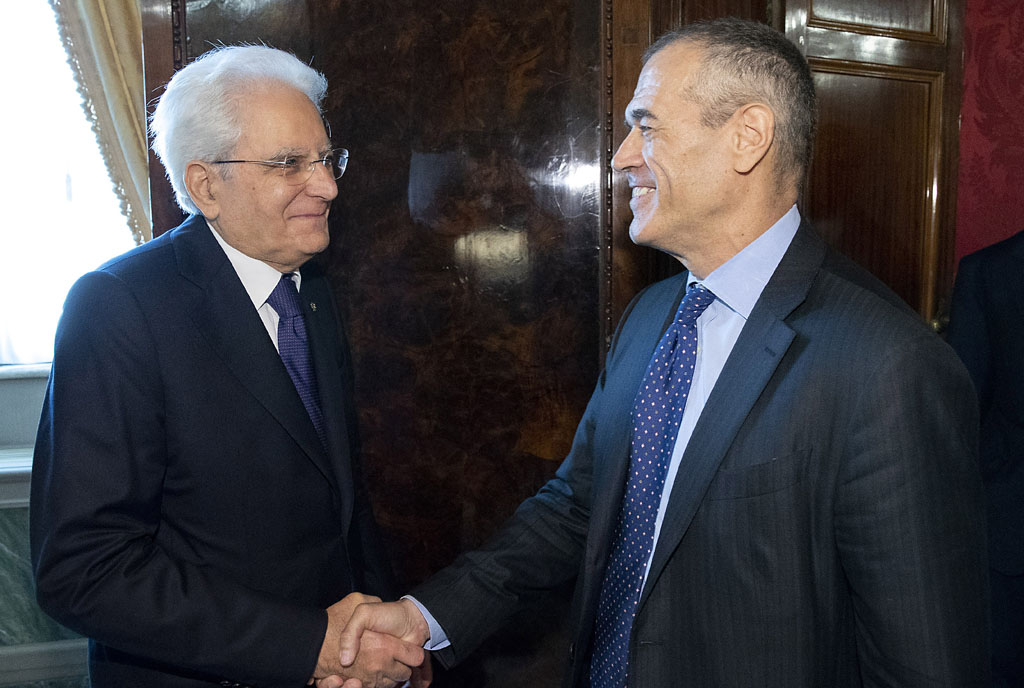 Der italienische Präsident Sergio Mattarella (li.) und Carlo Cottarelli