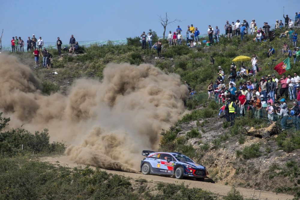 Thierry Neuville und Nicolas Gilsoul im Hyundai i20 Coupé WRC bei der Rallye Portugal (Bild: Austral/Hyundai Motorsport GmbH)