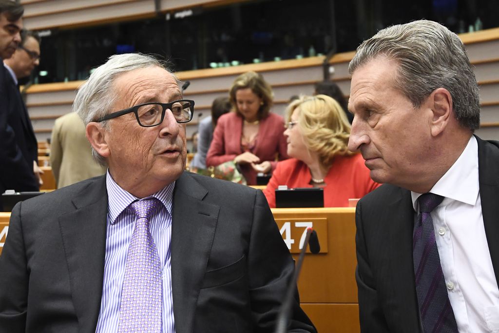 EU-Haushaltskommissar Günther Oettinger und EU-Kommissionspräsident Jean-Claude Juncker