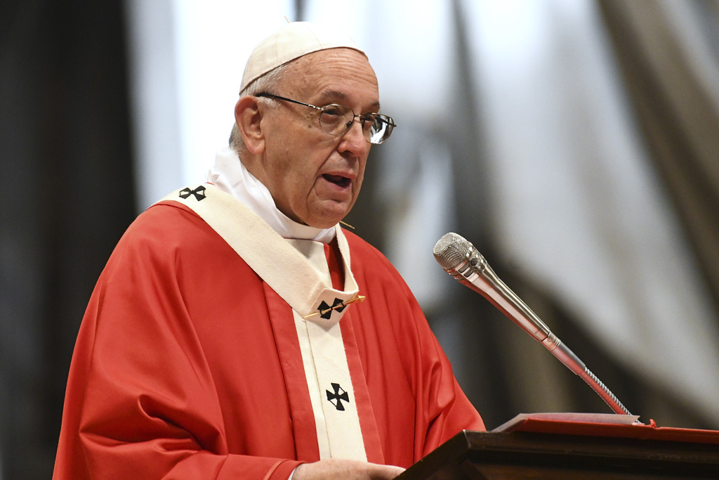 Papst Franziskus bei der Pfingstmesse