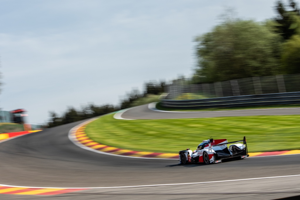 Der Toyota #7 muss die Pole Position an das Schwesterauto abgeben (Bild: Joao Felipe/JEP)