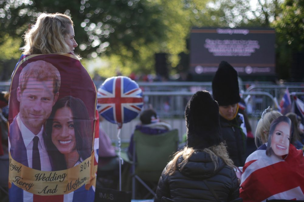 Fans in Windsor warten am 19.5.2018 auf die Hochzeit von Prinz Harry und Meghan Markle