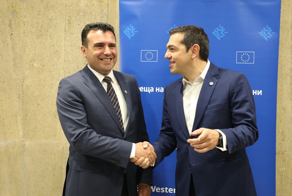 Der mazedonische Ministerpräsident Zoran Zaev und der griechische Regierungschef Alexis Tsipras am 17.5.2018 in Sofia