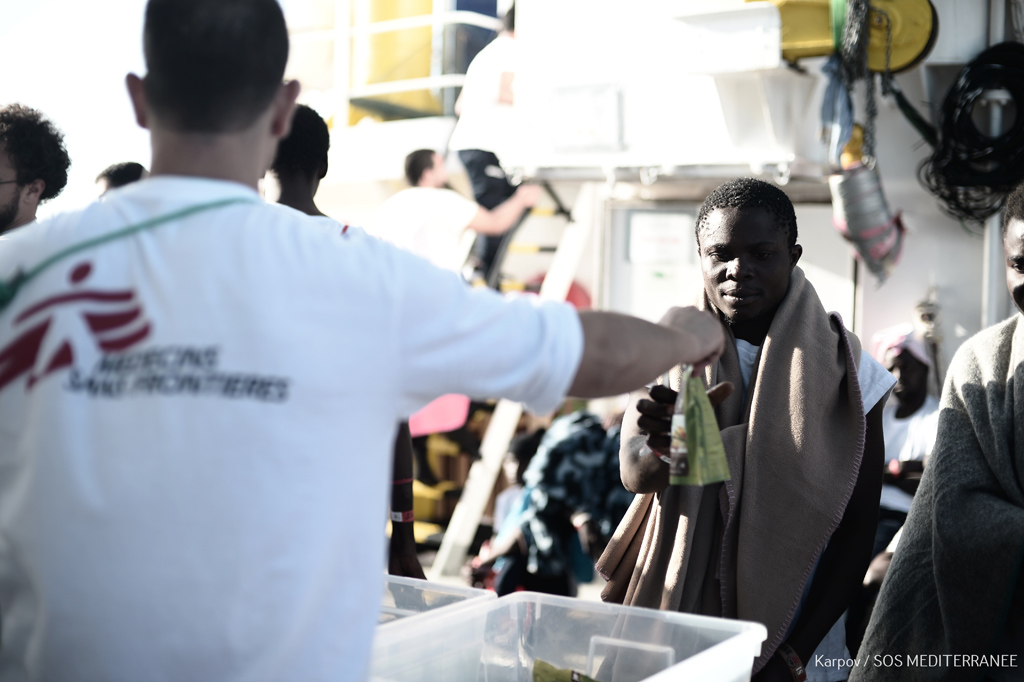 Migranten an Bord des Rettungsschiffs "Aquarius"