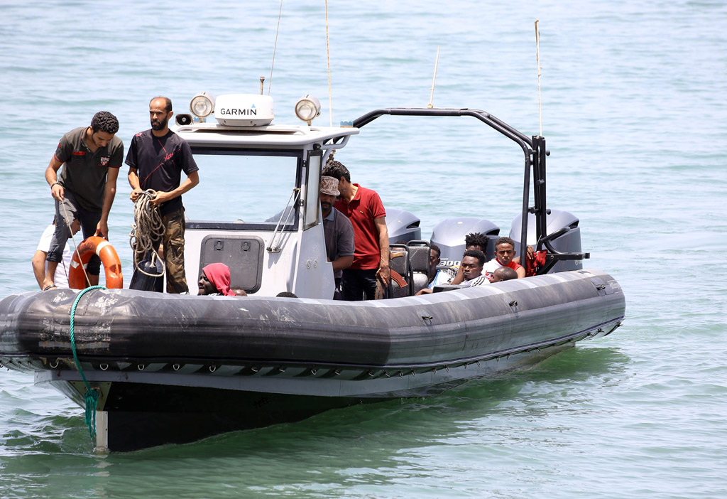 Die libysche Küstenwache rettet Migranten aus Seenot