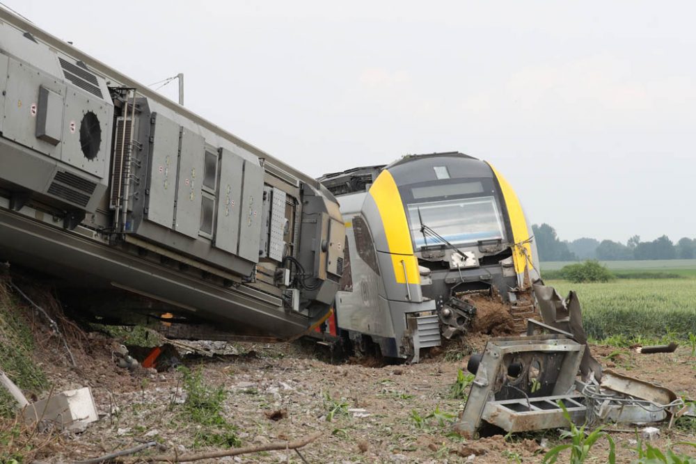 Entgleister Zug bei Neufville