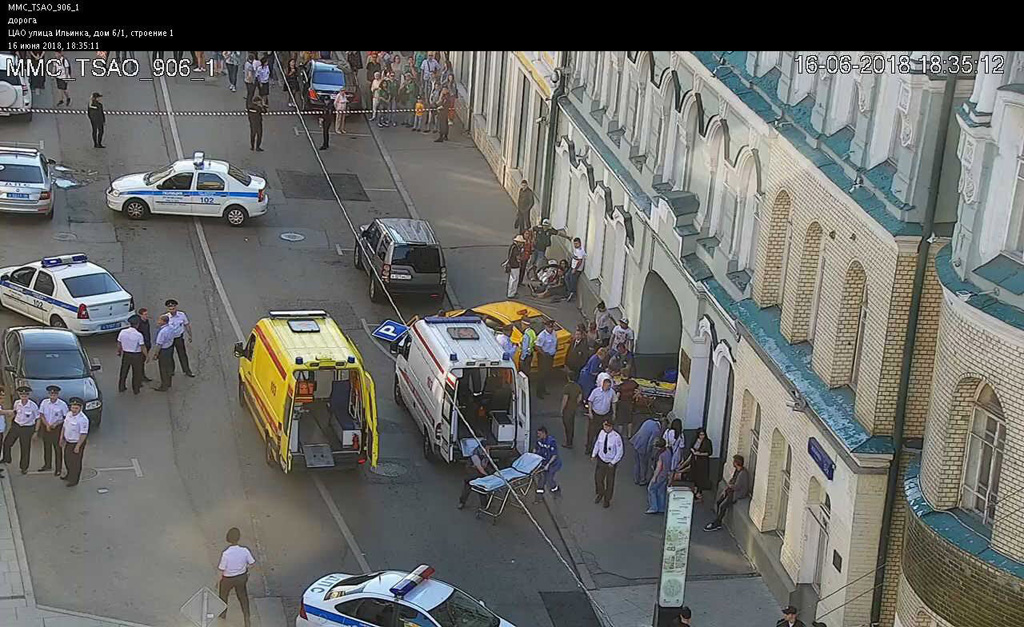 Taxi-Unfall in Moskau (Bild: CCTV/AFP)