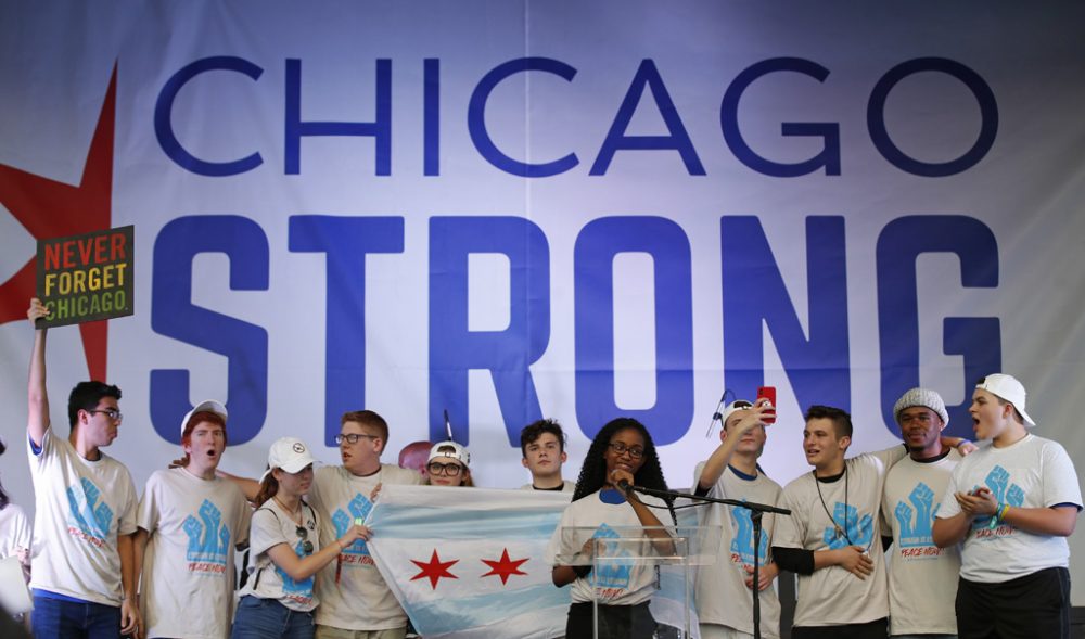 Schüler der Marjory Stoneman Douglas High School starten ihre Tour durcxh die USA in Chicago (15.6.2018)